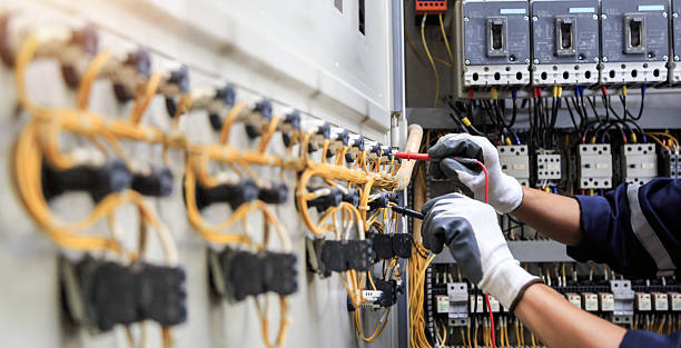 Professional Electrician technician working in Golf Manor, OH